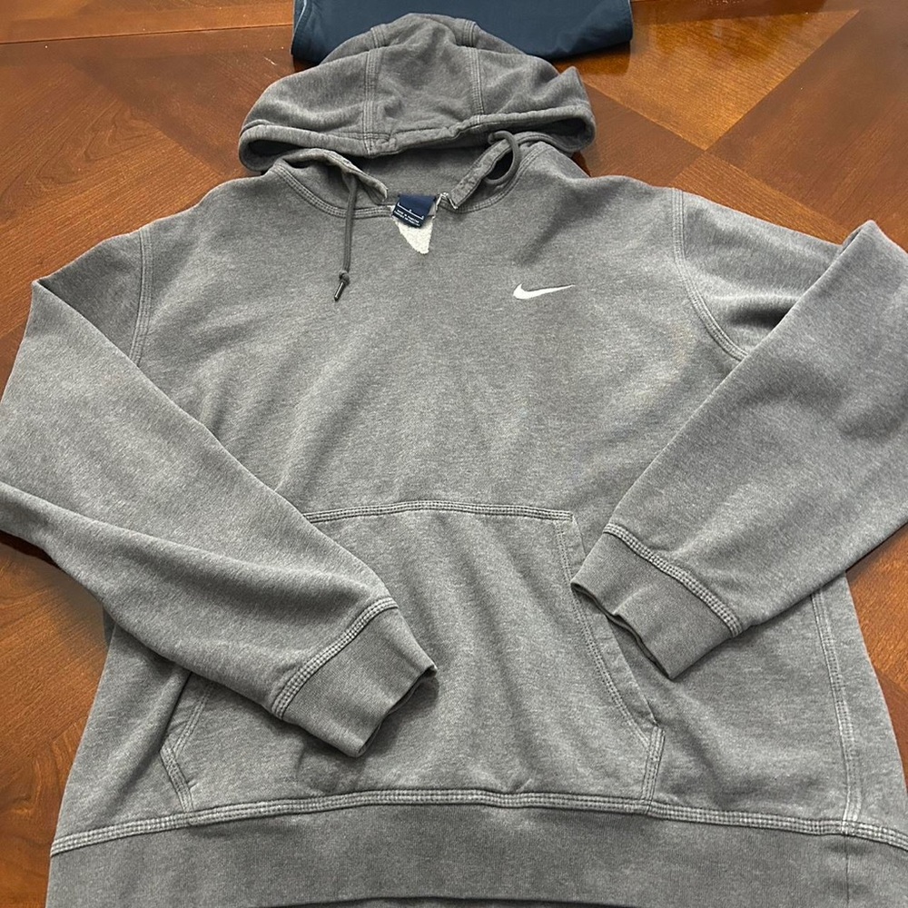 Nike Hoodie Mens Medium Neckline cut